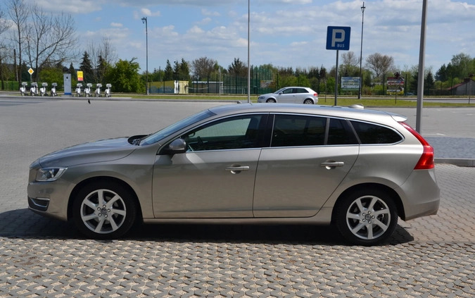 Volvo V60 cena 45000 przebieg: 257000, rok produkcji 2015 z Pińczów małe 154